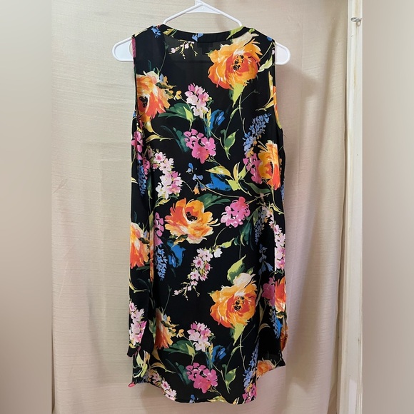 ⚫️ BOGO Black Flowy Long Top with Multicolor Floral Design Size Medium - Picture 6 of 9